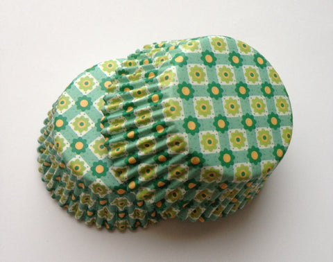 50 count Pretty Small Flowers Floral Liners
