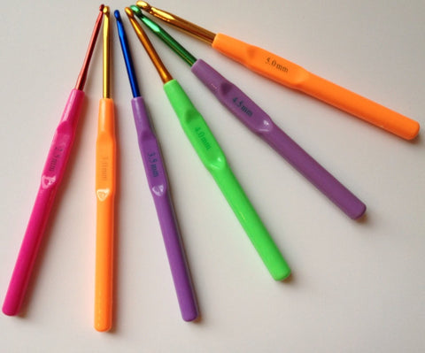 Brand New! 6 pcs Set Aluminum Crochet Hooks Sizes 2.5mm 3.0mm, 3.5mm, 4.0mm, 4.5mm, 5.0mm Weave Knitting Crochet Needlework Needles Hook