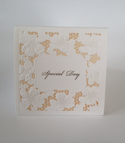 10 pcs Beautiful Lace Ivory Wedding Favors Favour Candy Package Box Boxes Almond Sweet Flower Floral